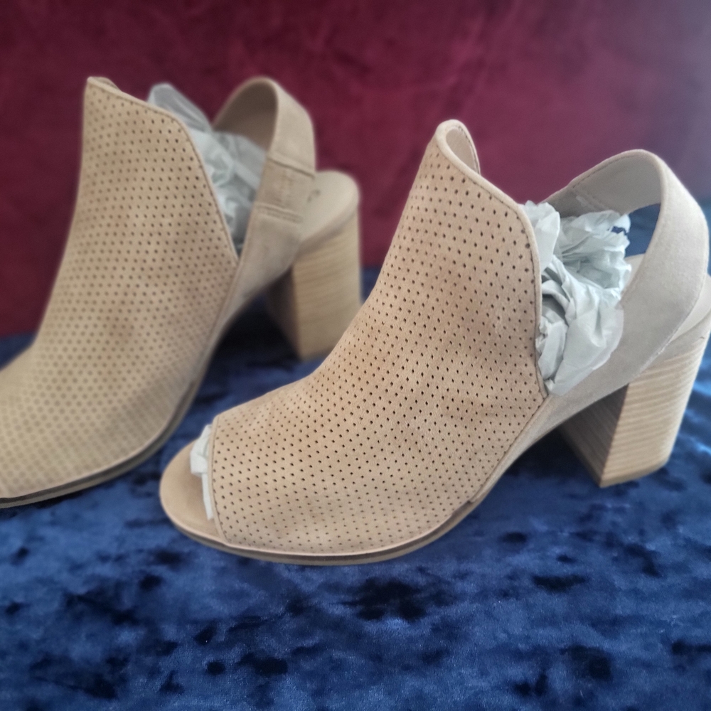 Cole Haan Beige Perforated Open-Toe Heels Size 8 Calista